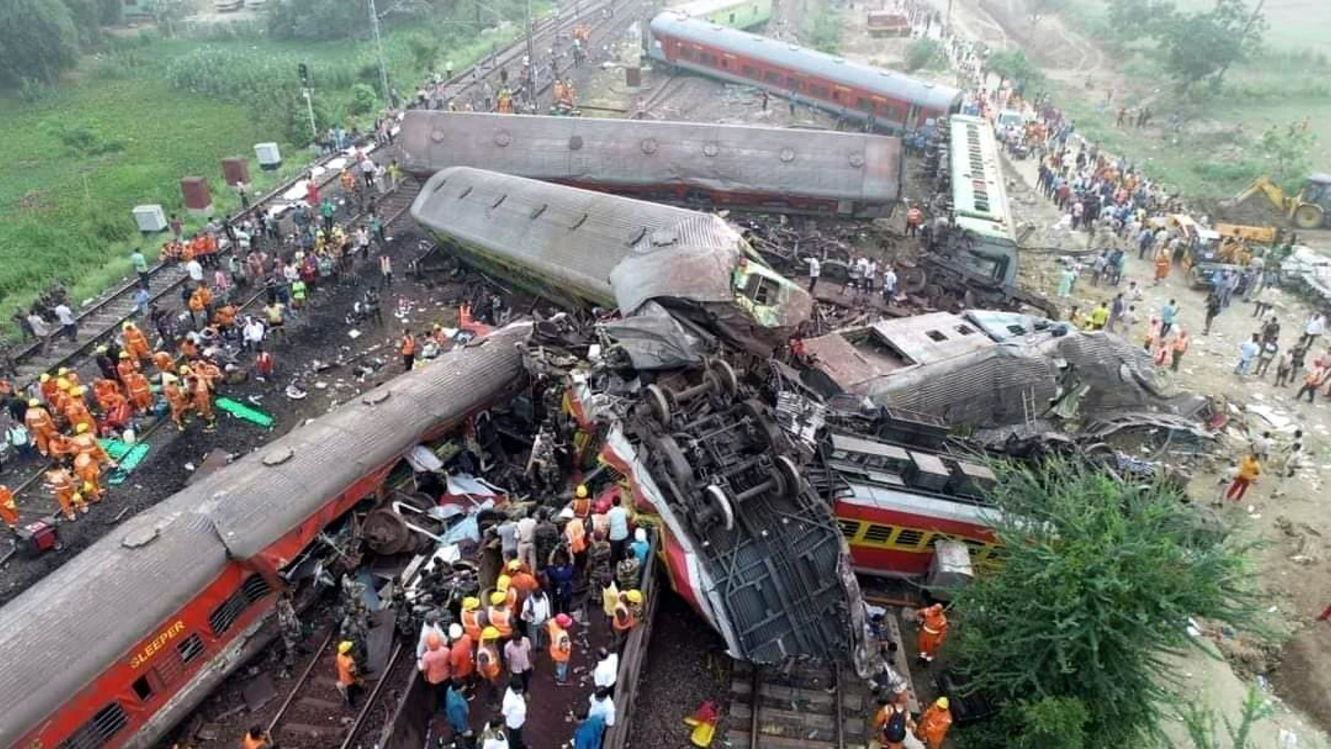 Scontro fra treni nell'Orissa: salito a 288 morti il bilancio, 900 feriti