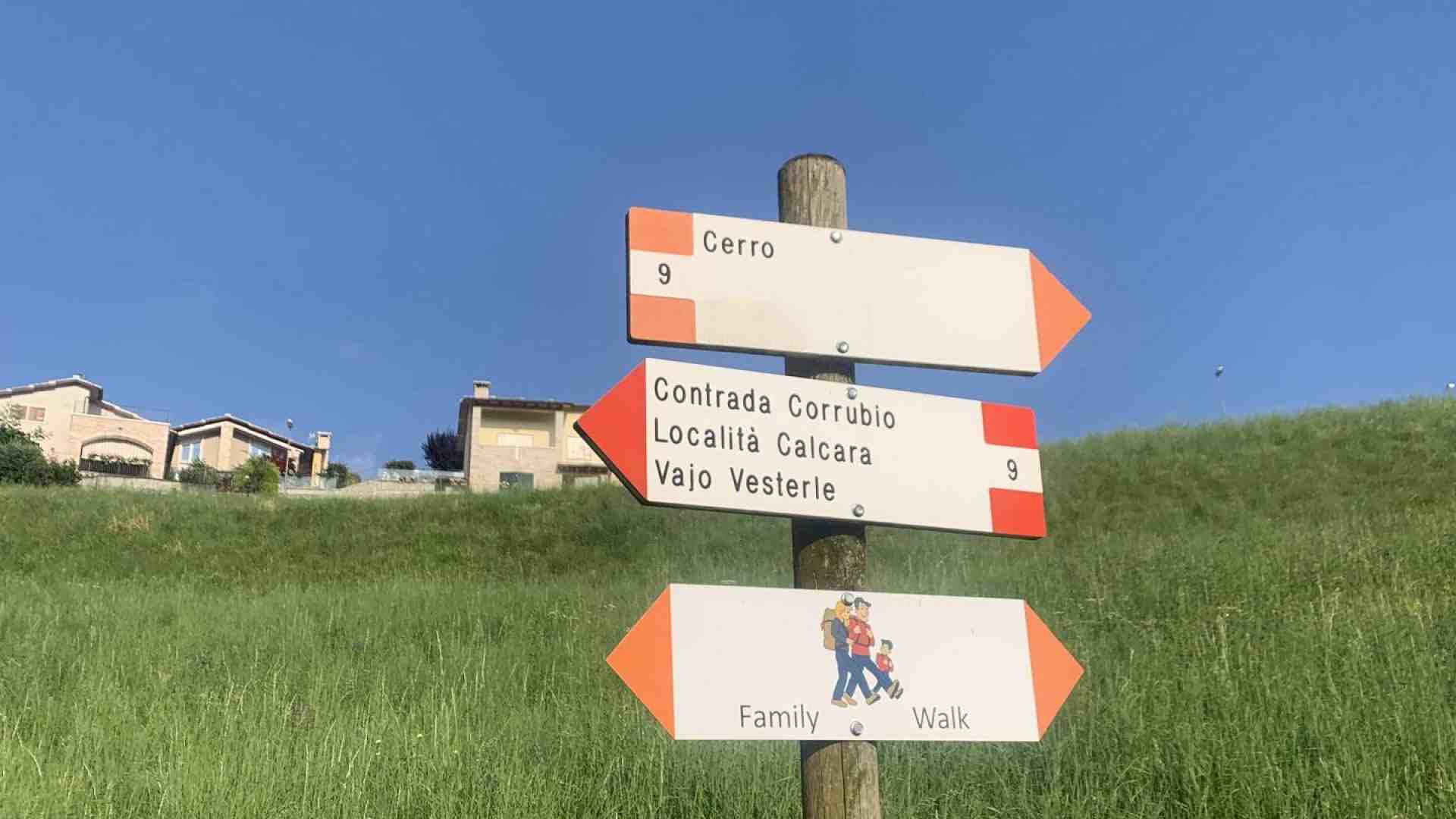 Attorno a Cerro grotte e sorgenti nel fresco dei boschi