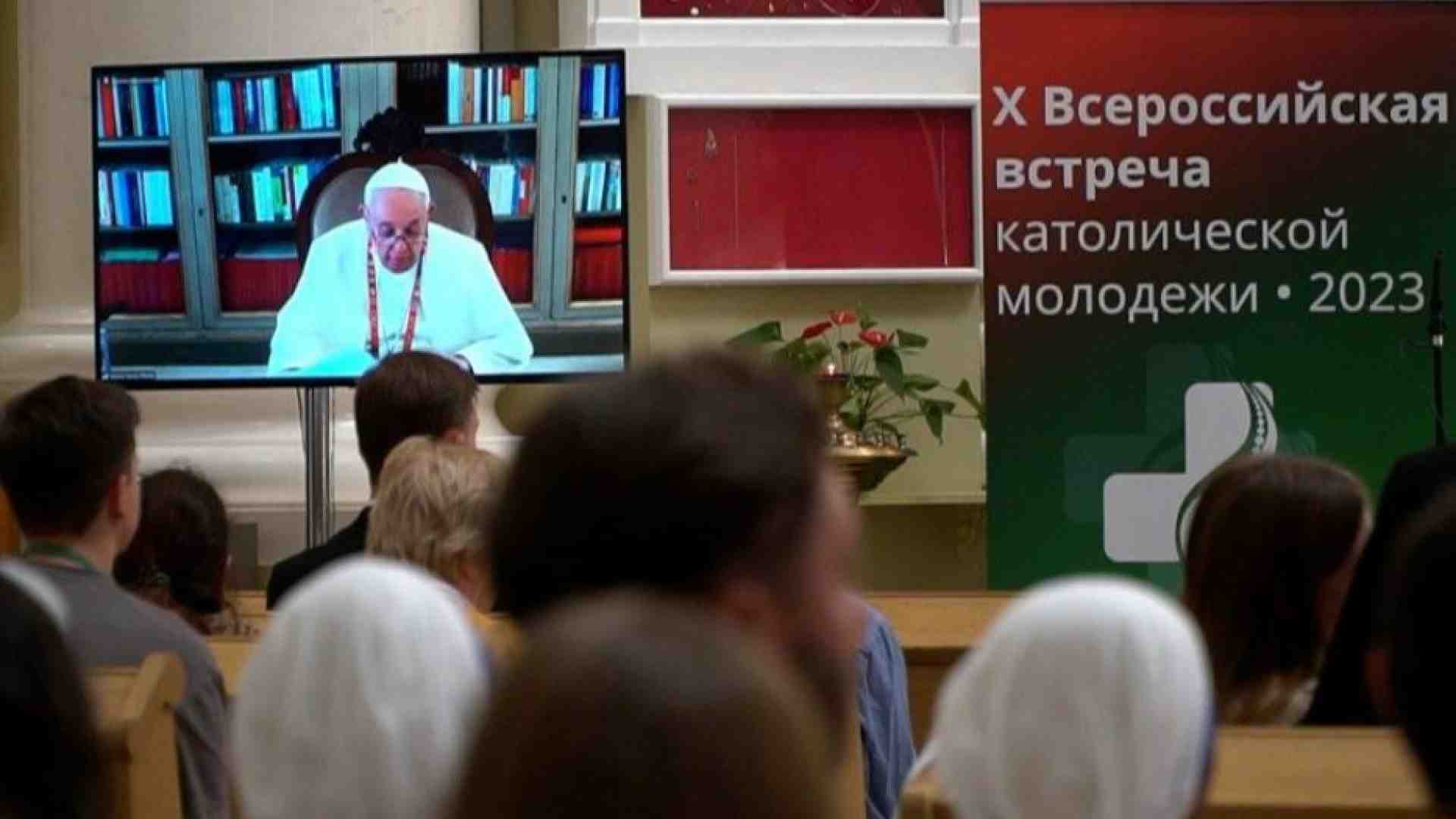Ai giovani cattolici russi: "Siate artigiani di pace"