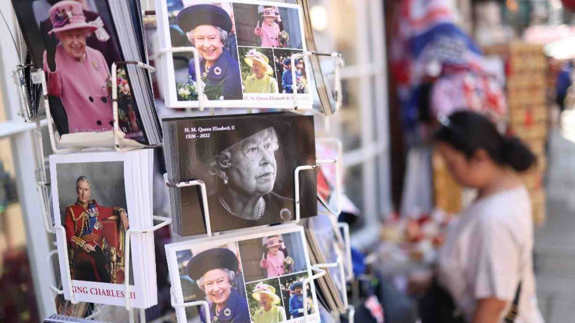 L'anno passato senza Elisabetta ha reso la Corona più leggera