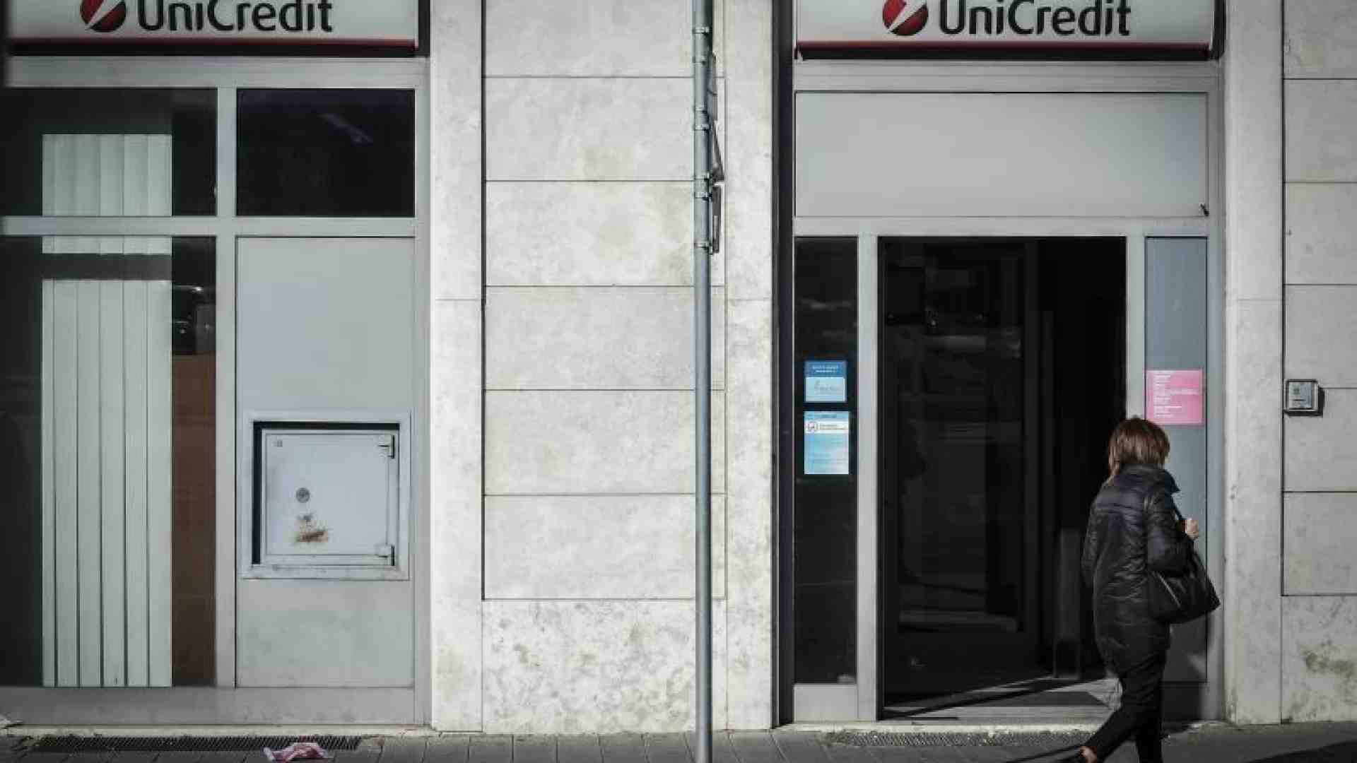 Chiudono in media tre filiali al giorno. Così le banche perdono il territorio