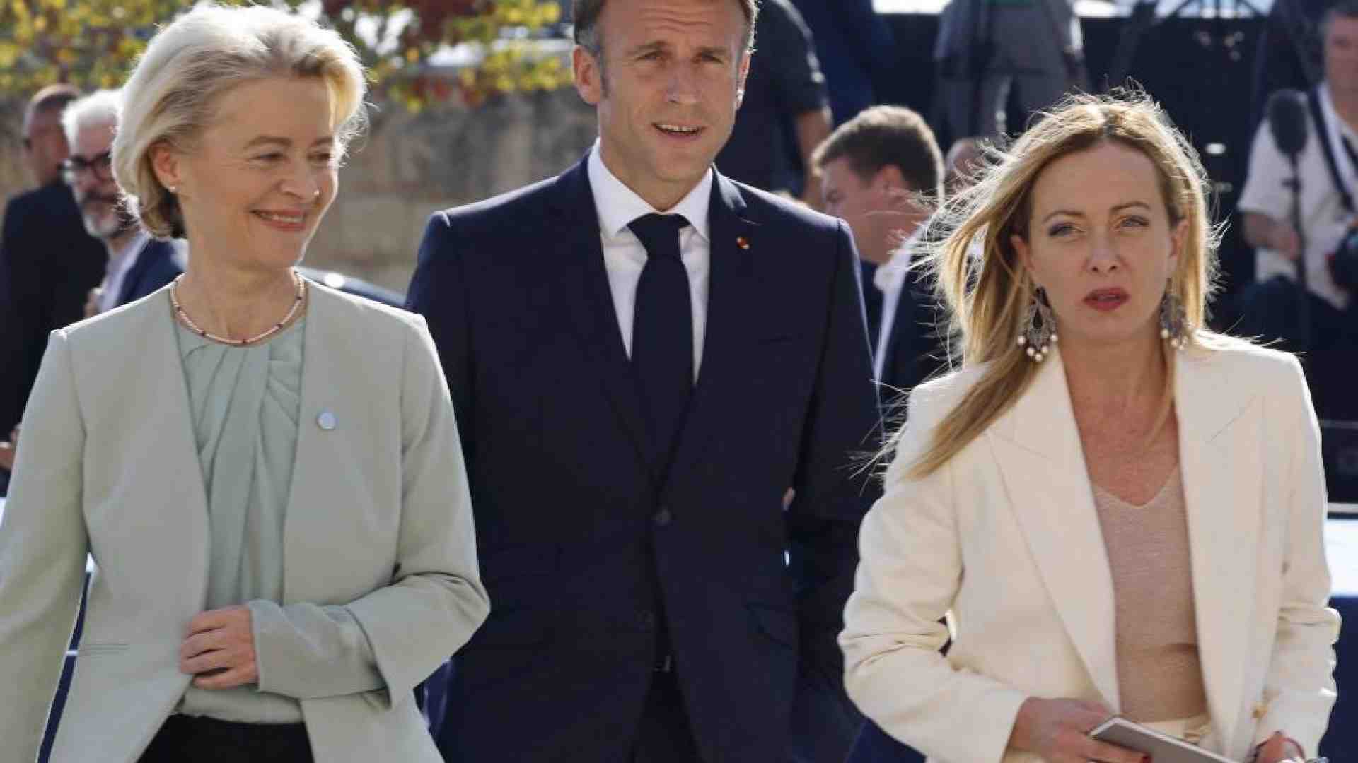 Migranti, Meloni contro la sentenza di Catania: un pezzo d'Italia rema contro