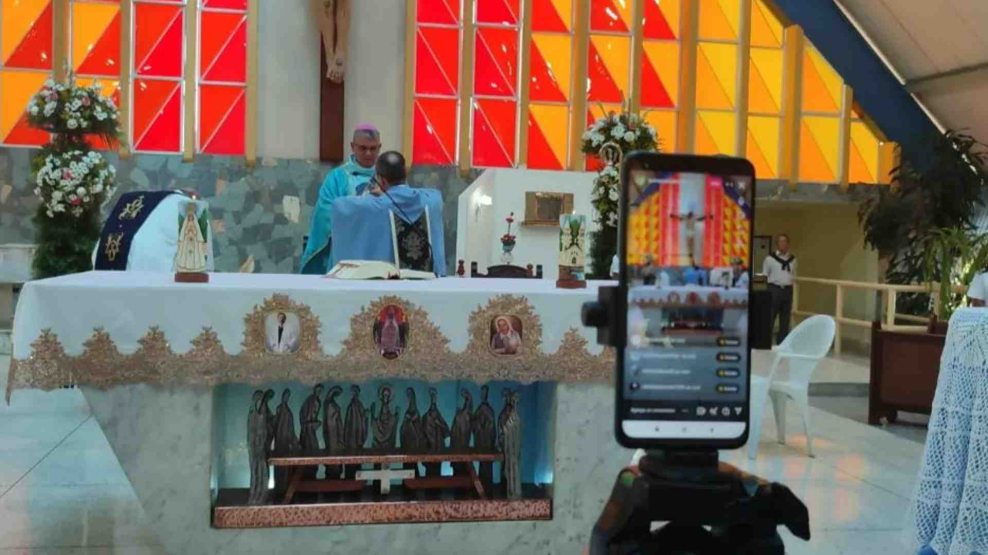 Da Facebook a TikTok, così la Chiesa parla agli ultimi