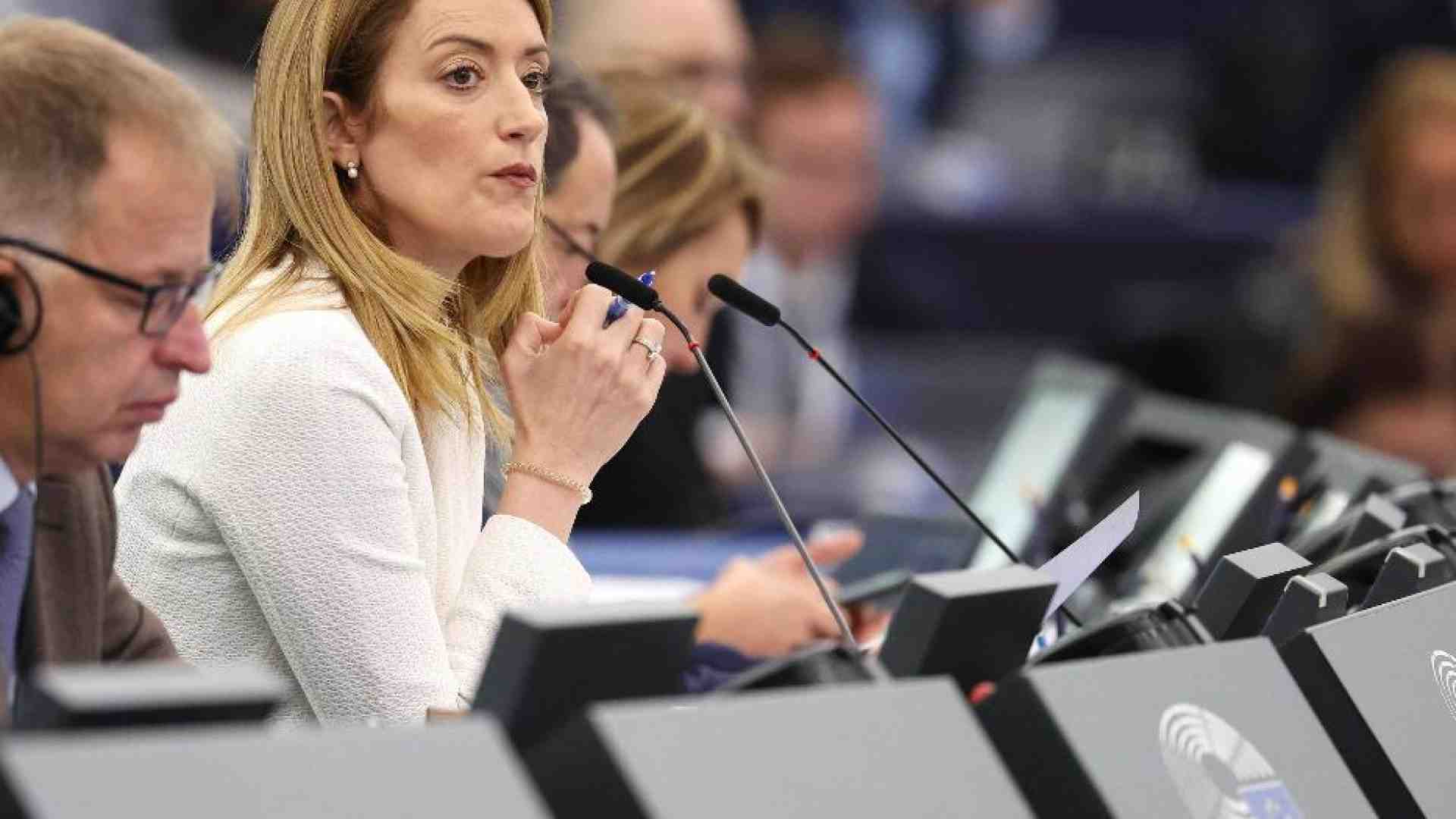 Strasburgo insiste: maternità surrogata condannata solo se sfrutta le donne