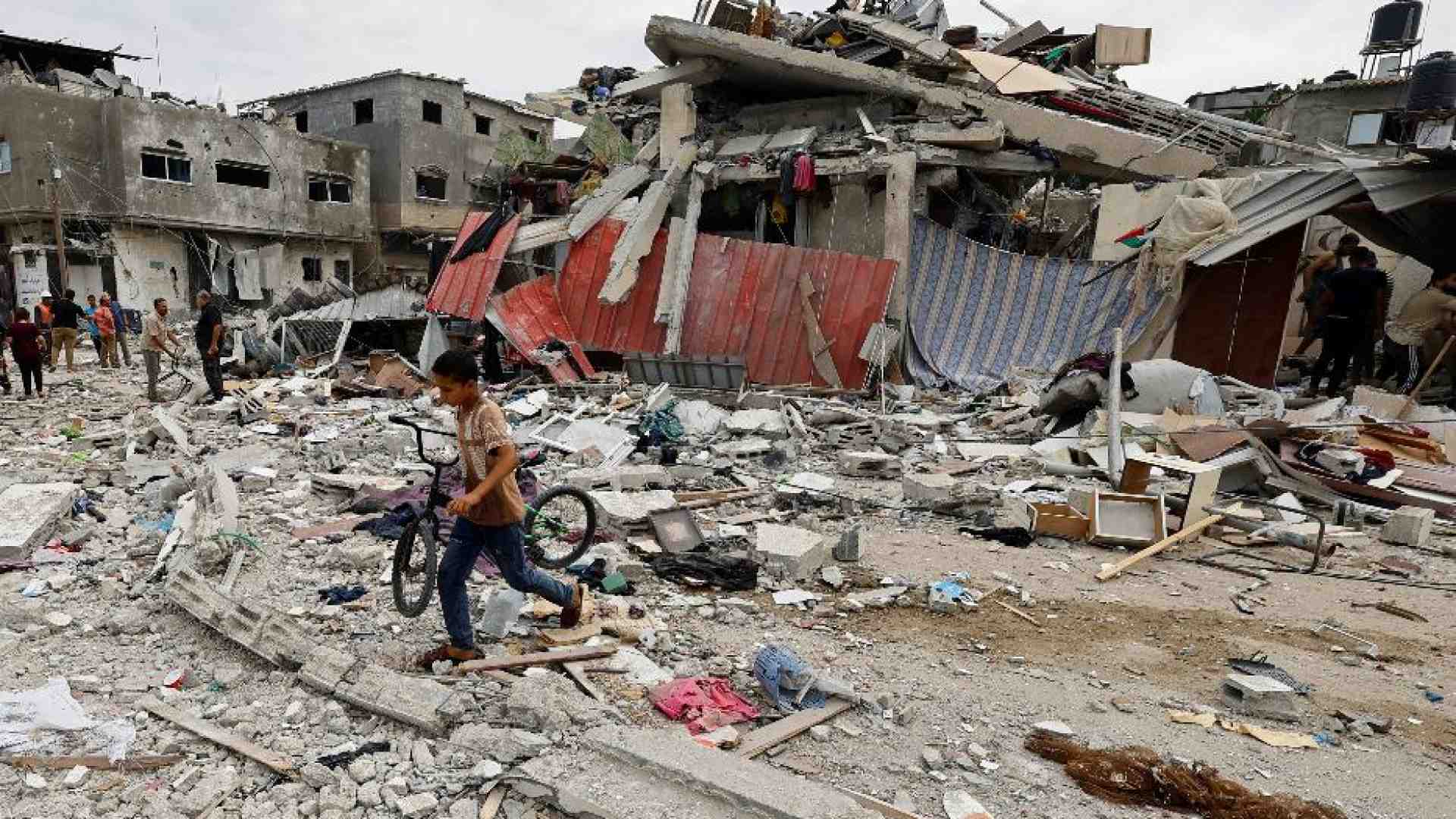 Gli intellettuali israeliani: «Rifugi sicuri per i civili di Gaza»