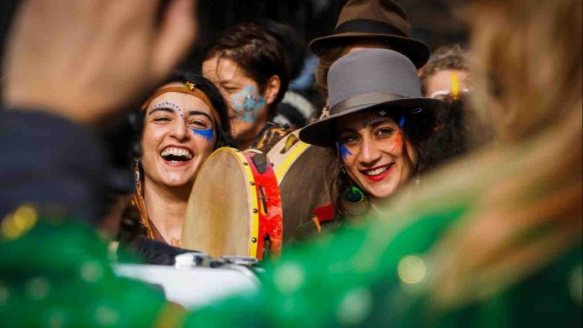 L’insetto stecco e le maschere: chi sa togliersele cresce