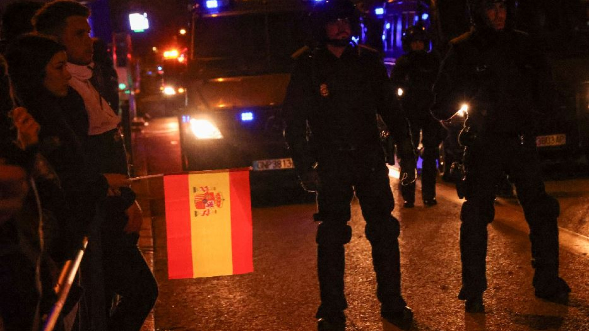 Attentato a ex leader del Pp catalano dopo l'accordo Sánchez-indipendentisti