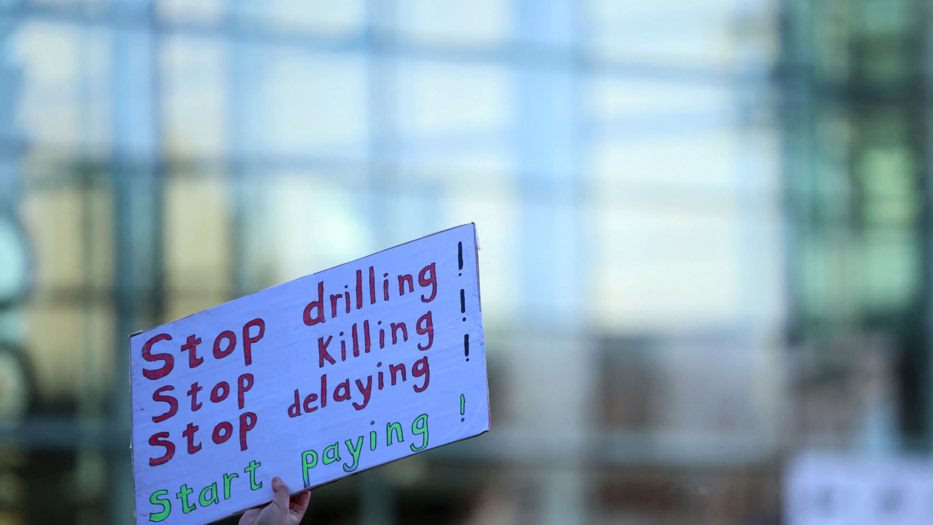 Cop28, alla fine i ricchi pagano i Paesi poveri in balia del clima