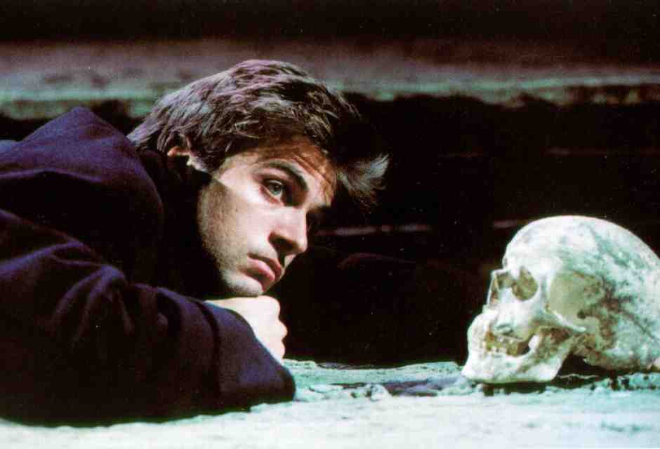 Essere o non essere disturbati. La tragedia di Amleto interrotta dall'iPad