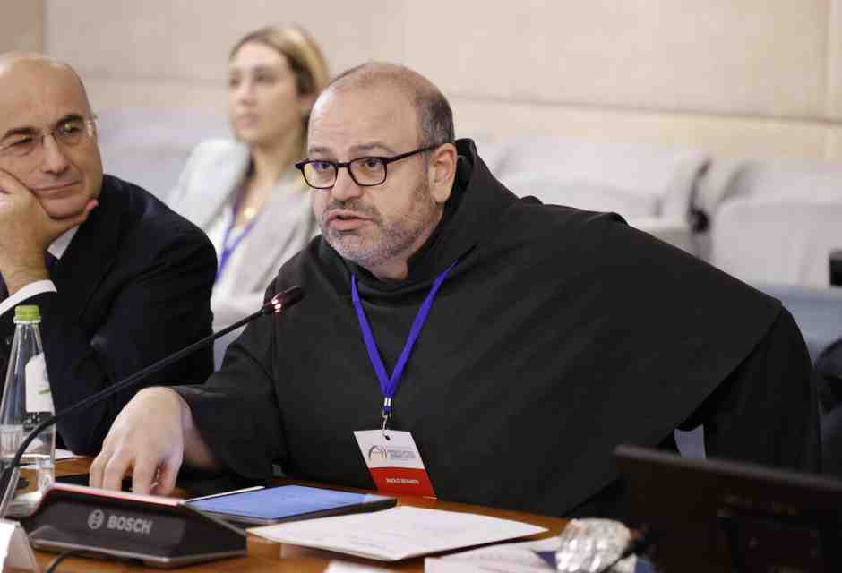 Padre Benanti prende il posto di Amato alla guida della commissione sull'IA