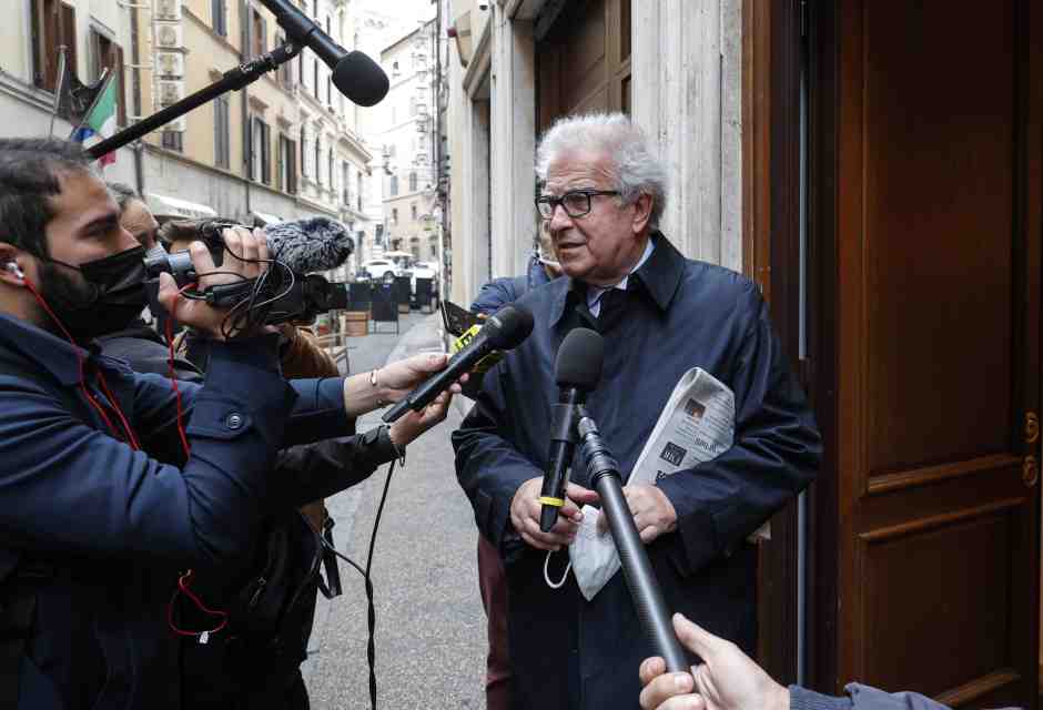 “Alla fine Schlein sarà costretta a candidarsi”. Parla Luigi Zanda