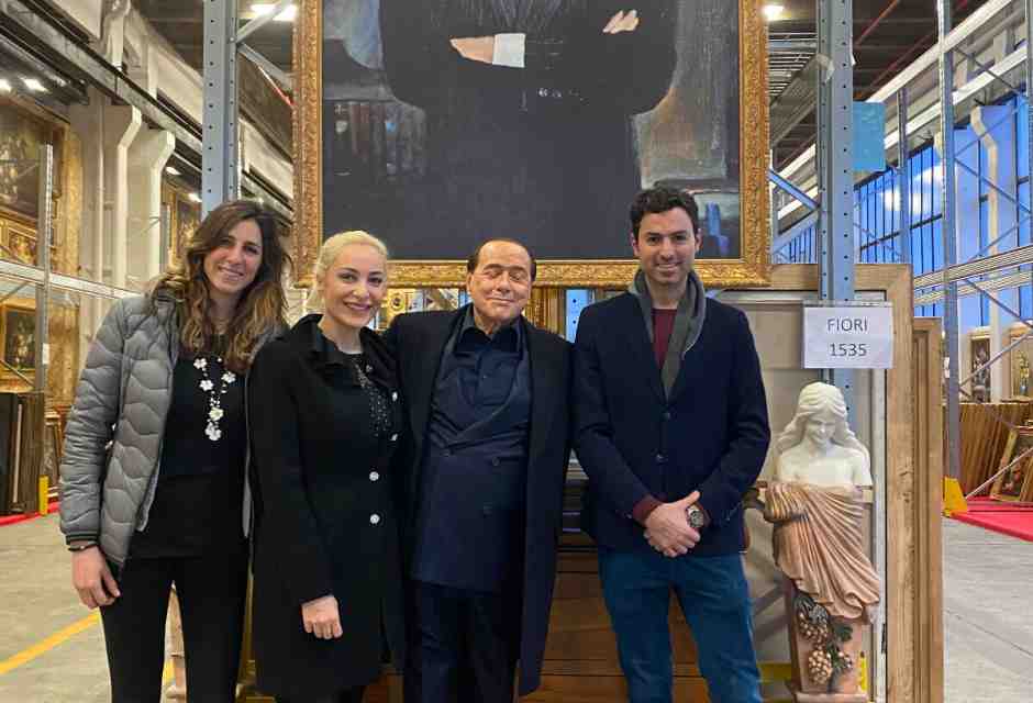 Tutta l'arte del Cav, dalle televendite all'hangar