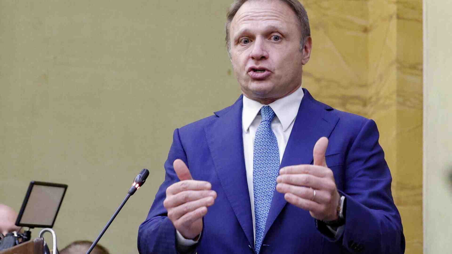 Lollobrigida e la farina d'insetto: via libera alla vendita ma lontano dalle farine tradizionali