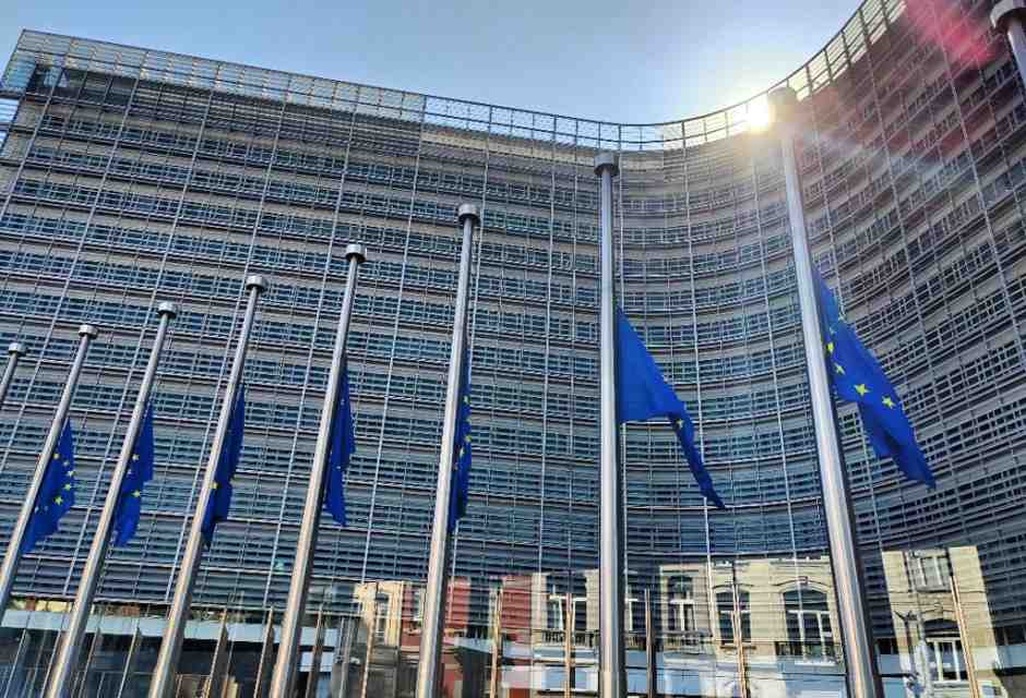 L’Ue potrebbe revocare i fondi usati per l’evento filoputiniano in una scuola di Aprilia