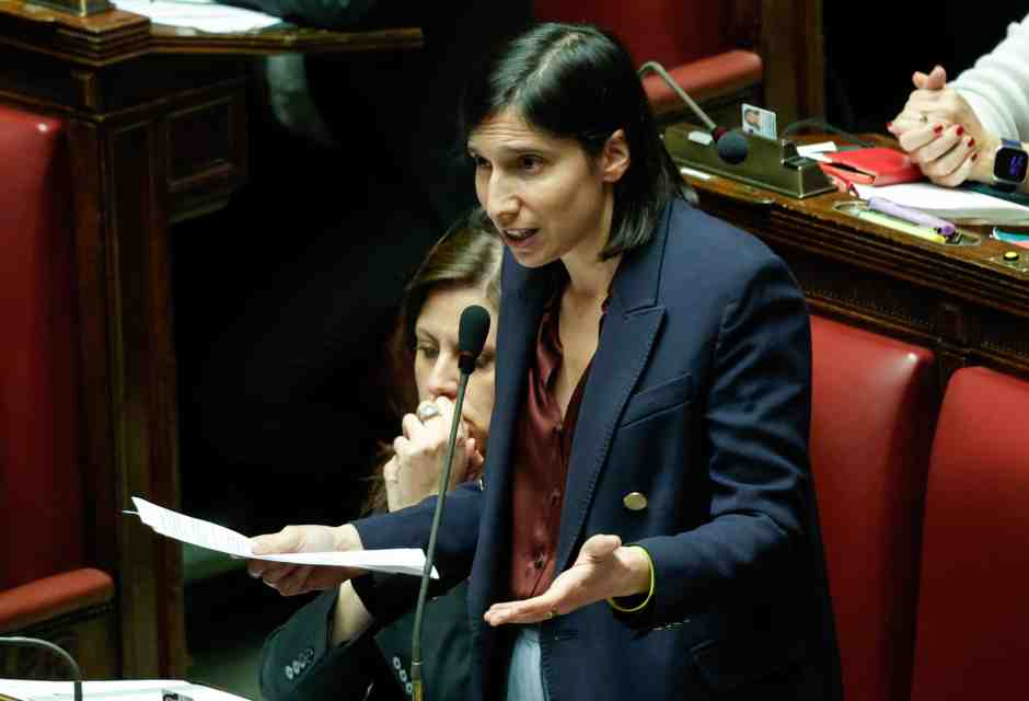 Le priorità di Schlein: Acca Larentia prima di Kyiv. Conte felice