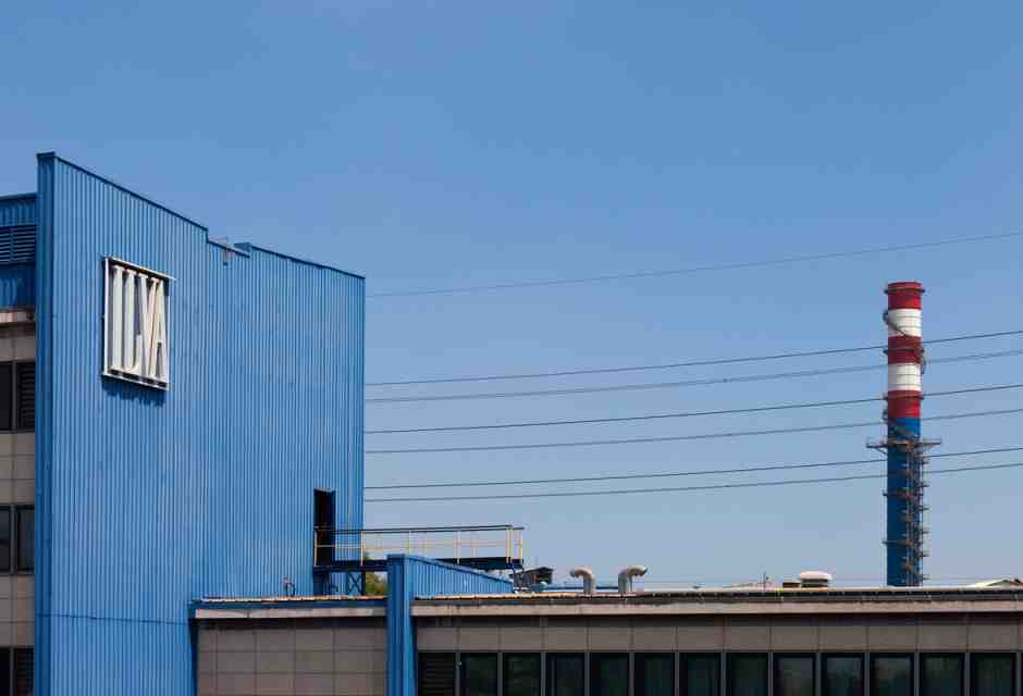 “Riaccendere gli altoforni”. I sindacati non si rassegnano a una mini Ilva con cassa integrazione a vita