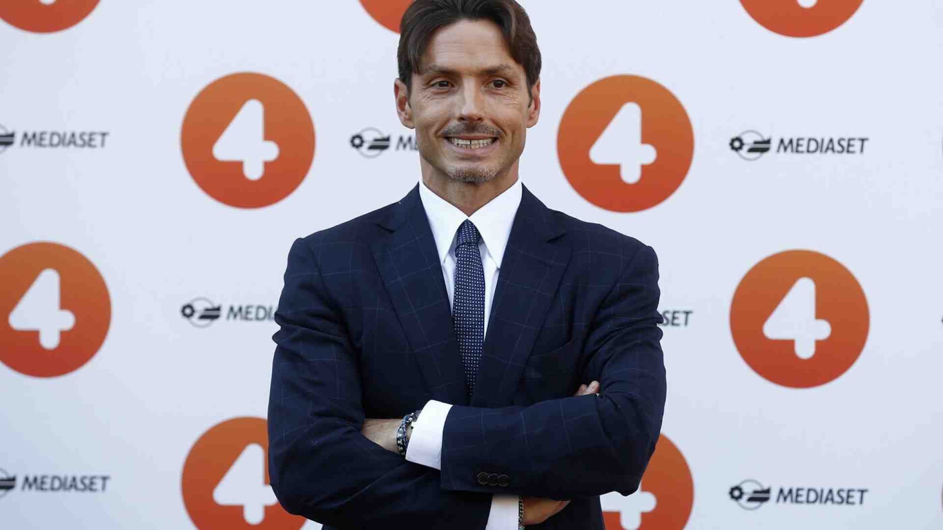 L'eskimo a Mediaset. Pier Silvio Berlusconi diventa comunista per tutelare le reti