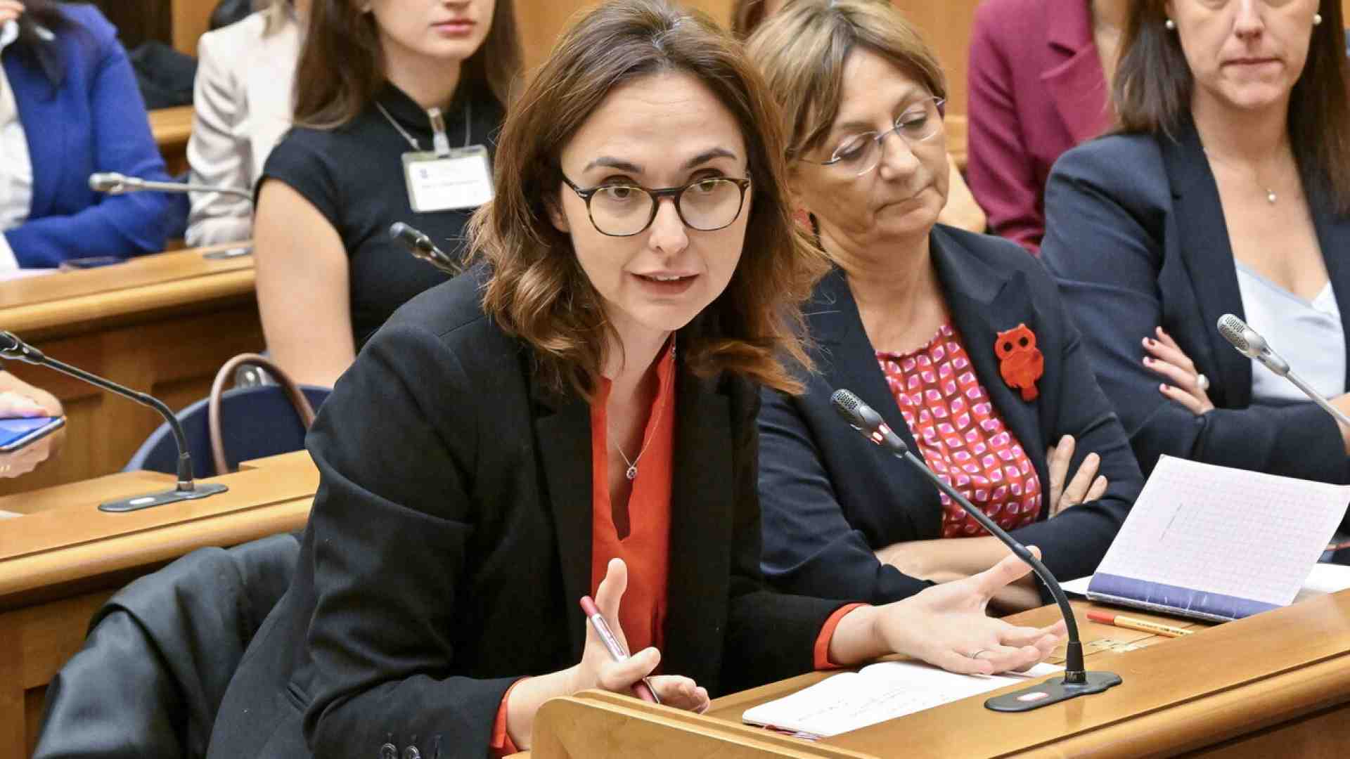 Lite nel Pd sulle armi all'Ucraina: "Elly non ci mette il cuore", dice Quartapelle