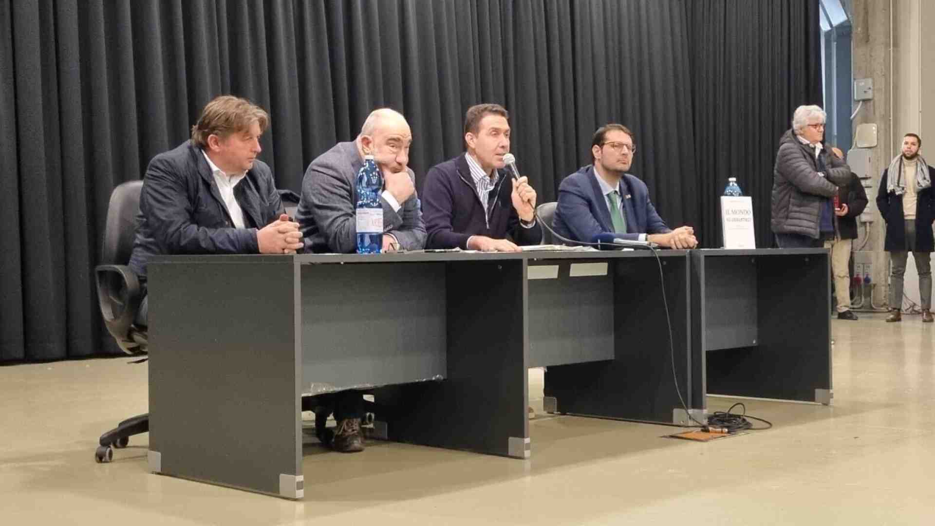 Inseguendo Vannacci in giro per la campagna veronese: bagno di folla tra i putinisti all'Amarone