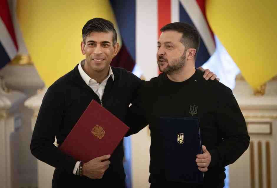 Sunak guida il blitz contro gli houthi e va a Kyiv a siglare l’accordo sulla sicurezza di oggi e di domani