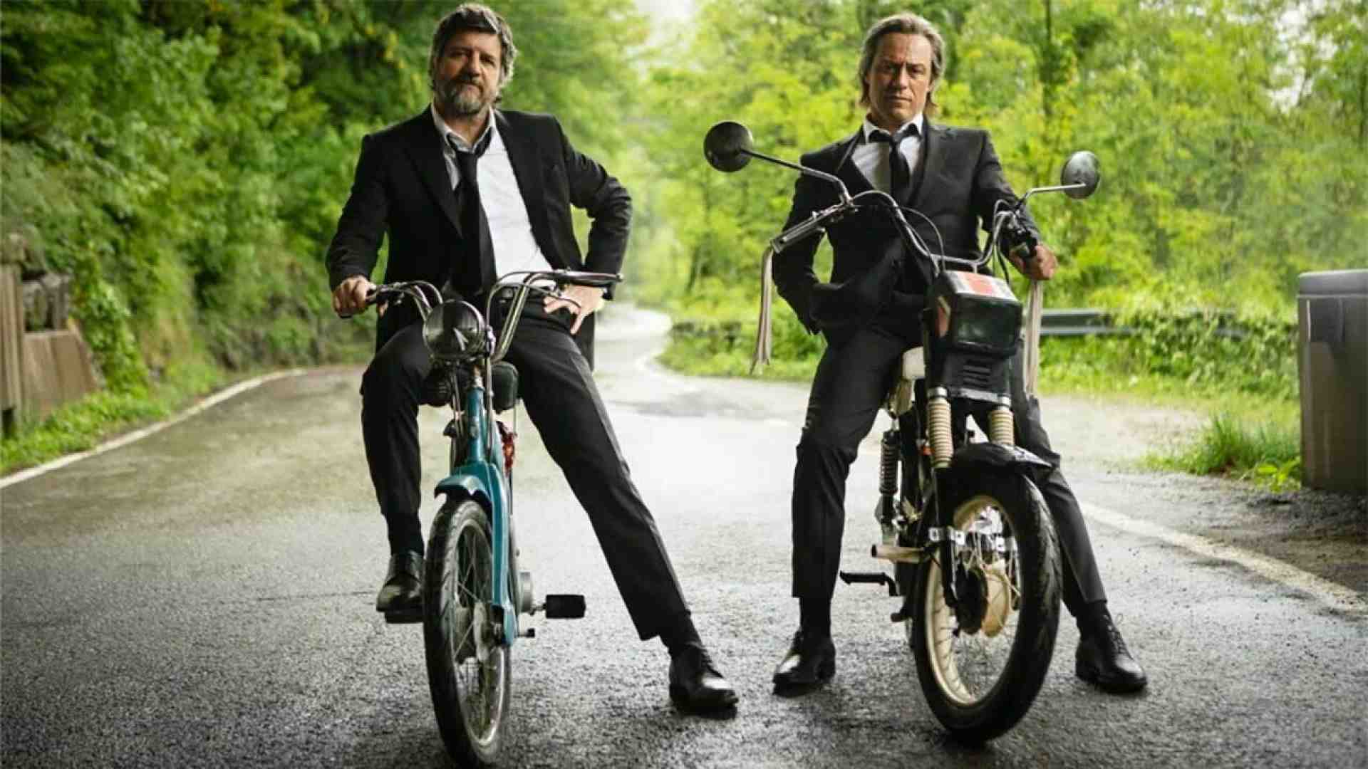 De Luigi e Accorsi, smargiassi da sballo