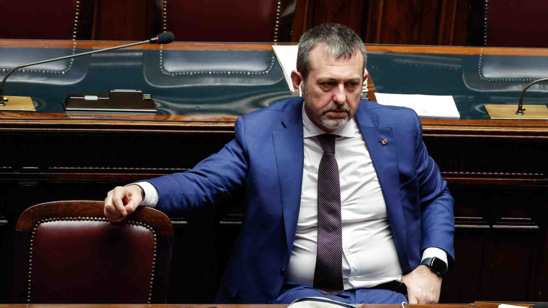 "Delmastro è omertoso: venga in Aula". Opposizioni all'attacco dopo l'intervista di Pozzolo al Foglio