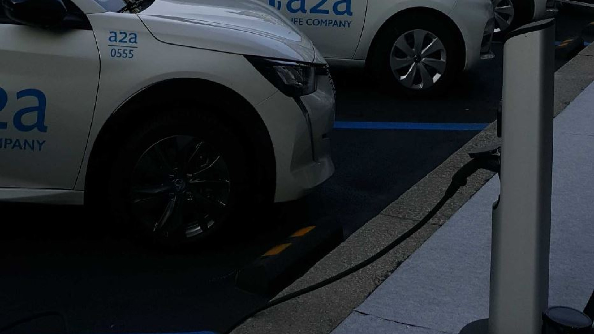 A Milano le prime colonnine di ricarica elettrica per auto a bassa potenza