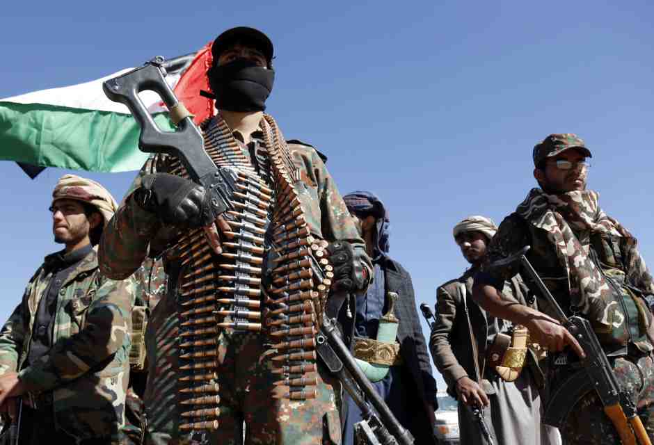 Altro attacco nel Mar Rosso. Armi e sanzioni non bastano contro gli houthi