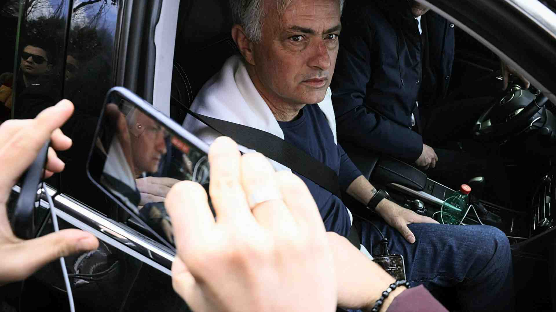 Le lacrime della politica per l'esonero di Mourinho