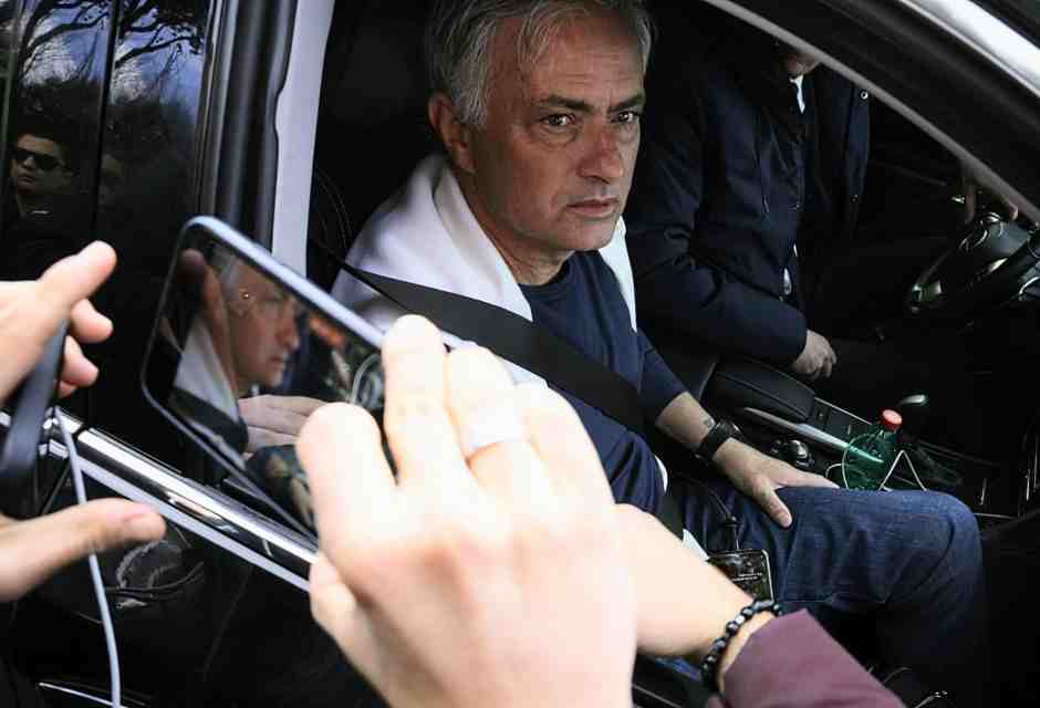 Le lacrime della politica per l'esonero di Mourinho