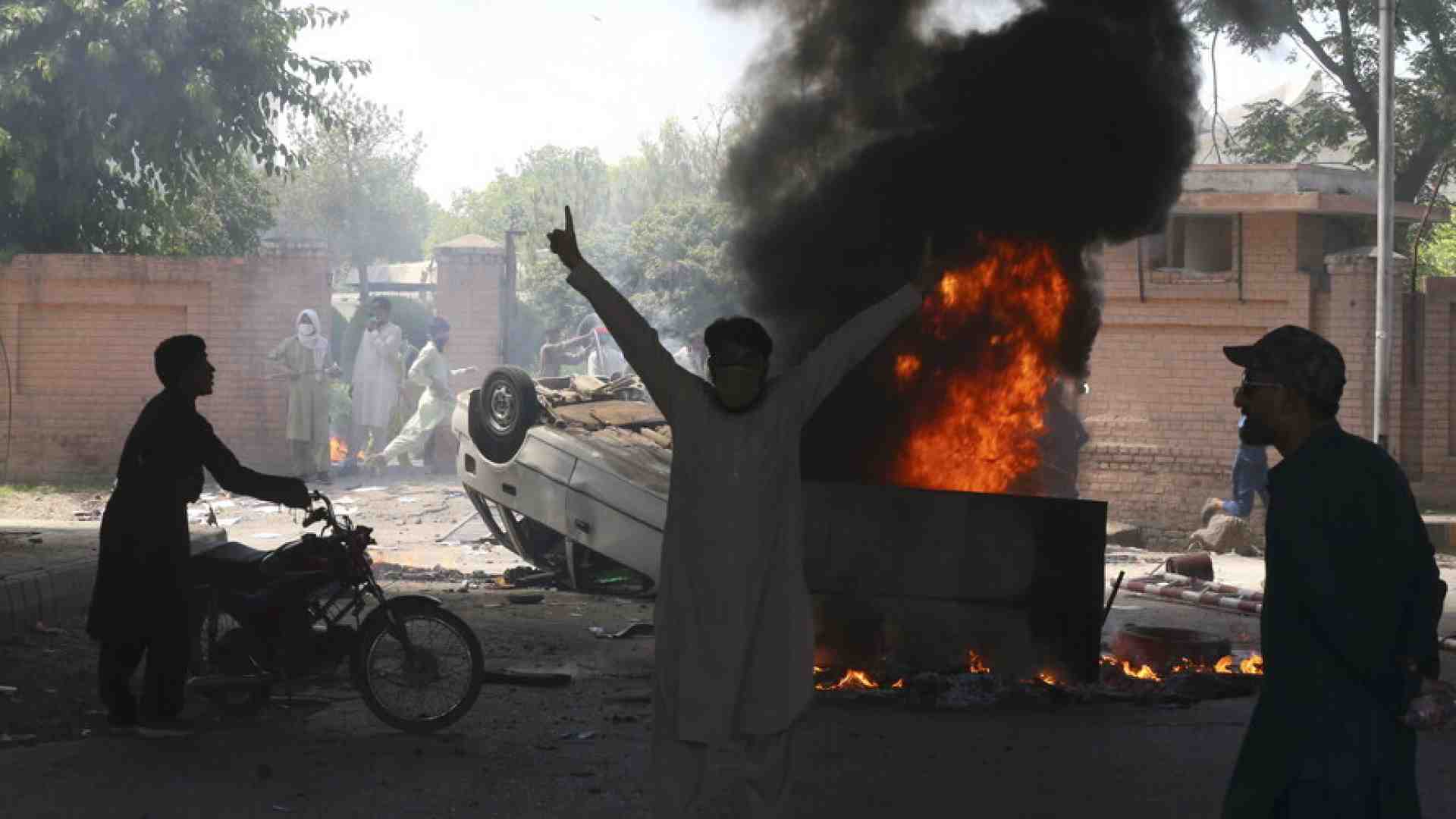 L’Iran bombarda il Pakistan e viceversa: i missili colpiscono i beluci detestati da entrambi