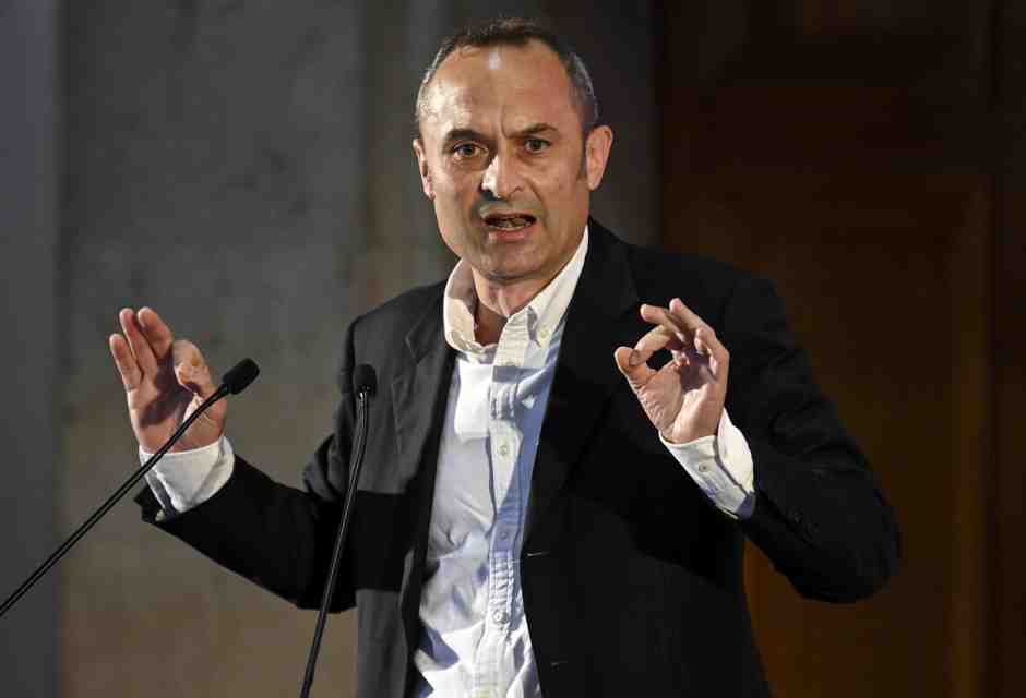 Chi è Enrico Costa, l’uomo che sta facendo impazzire i manettari