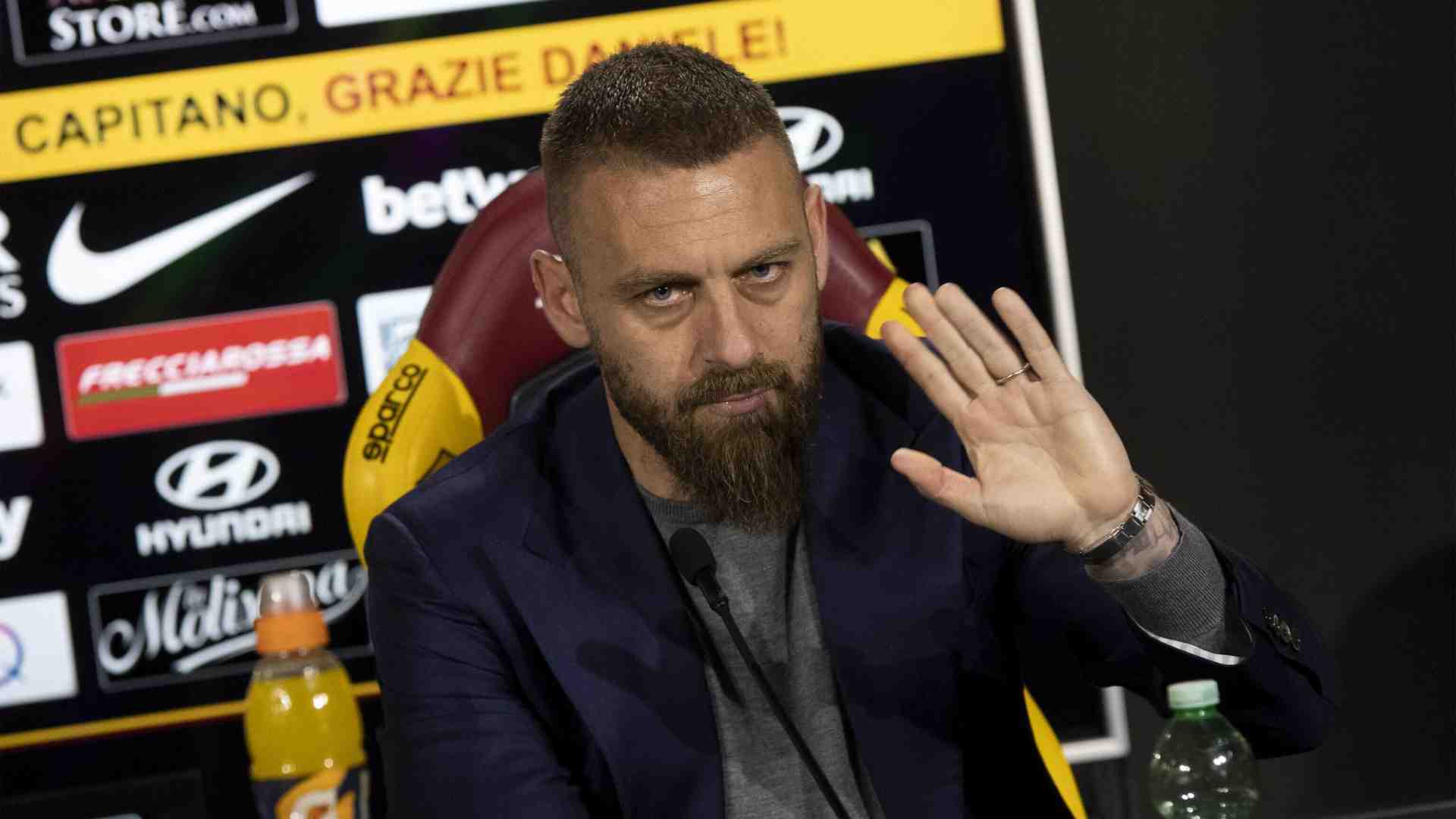 De Rossi parafulmine in panchina