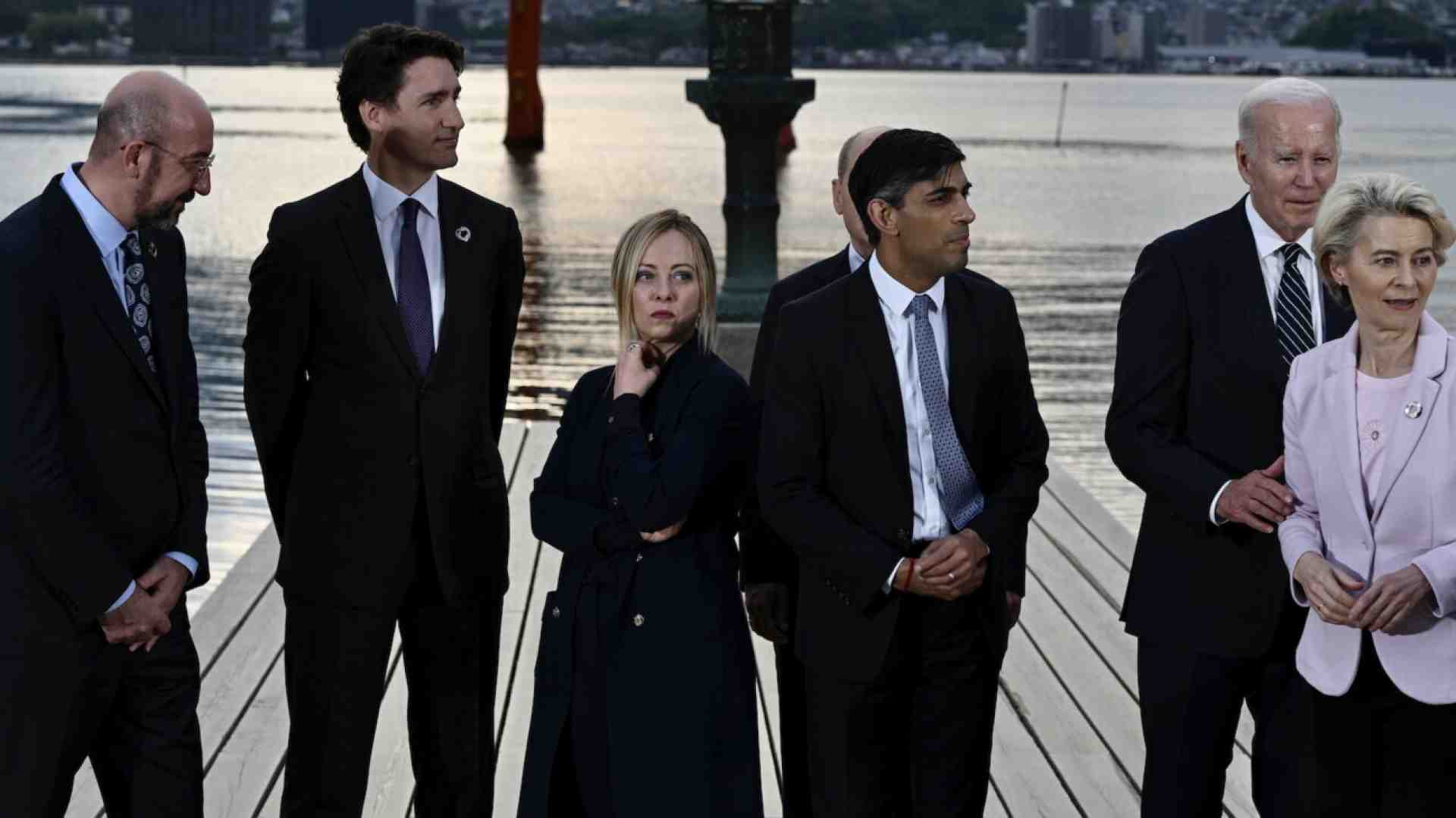 Il G7 last minute di Meloni: sito ancora offline e lista degli invitati da fare