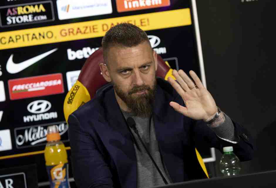 De Rossi parafulmine in panchina