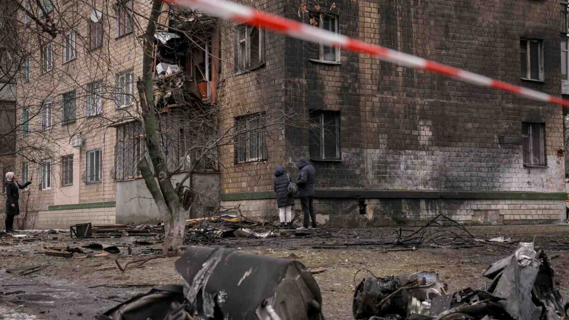 La penuria di razzi è fatale per Kyiv, dove si muore sotto i missili russi