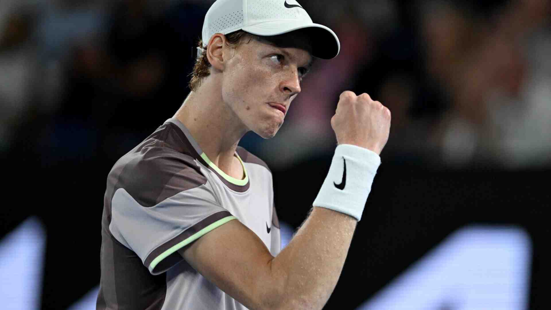 Tutti gli uomini di Sinner. La seconda semifinale slam è anche della sua “famiglia”