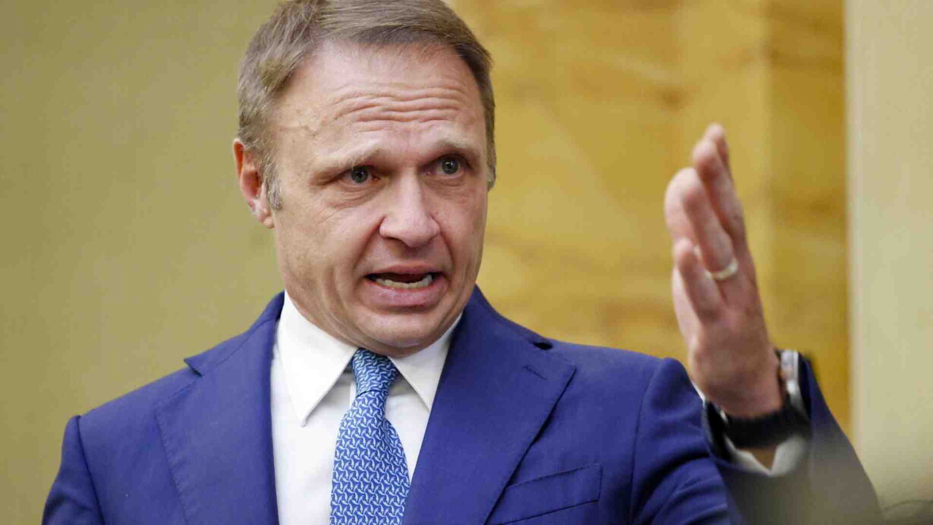 Carne sintetica, Lollobrigida ora pensa di rivalutare il divieto sul meat sounding