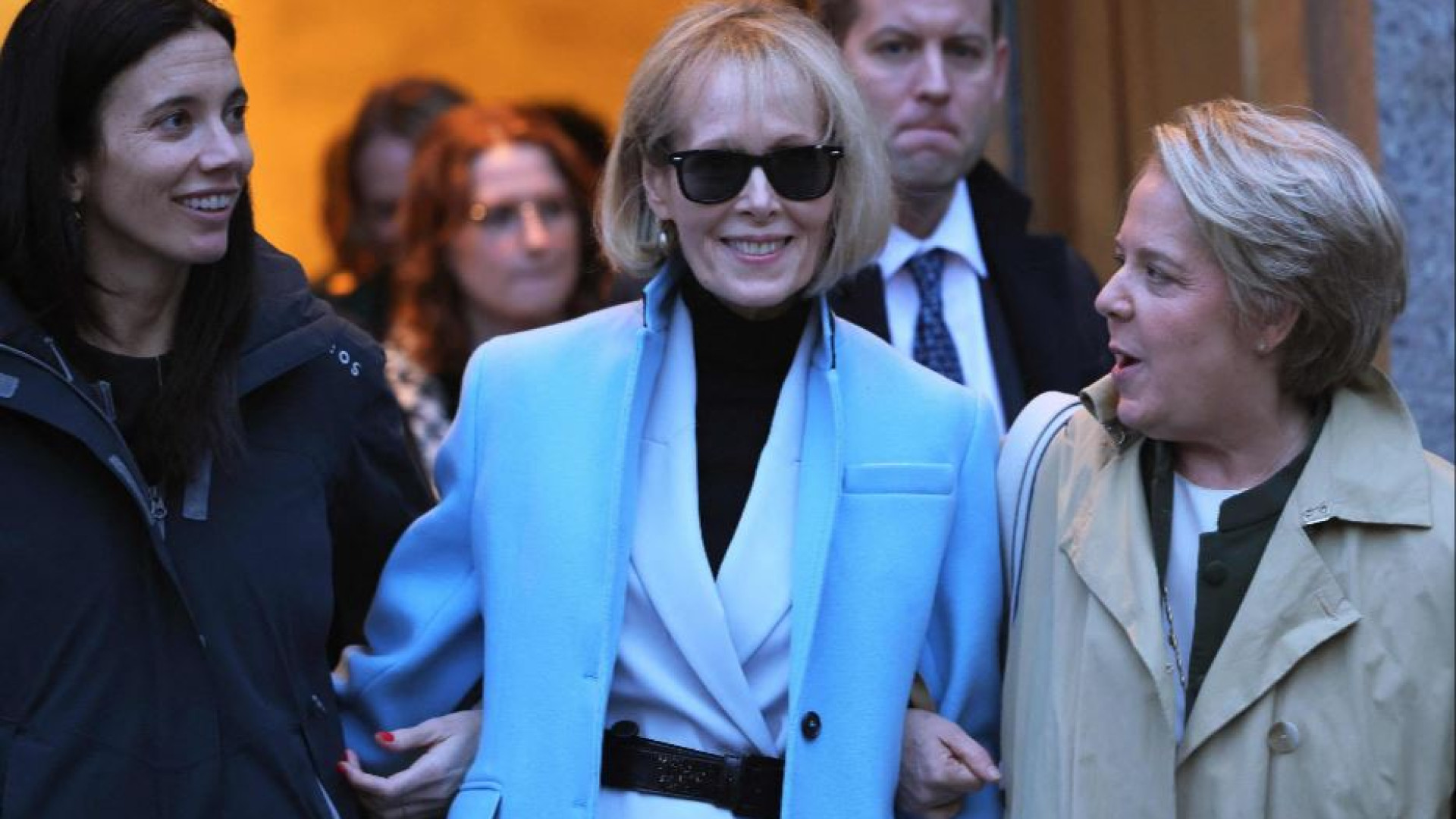 Trump condannato a pagare 83 milioni di dollari alla scrittrice Jean Carroll