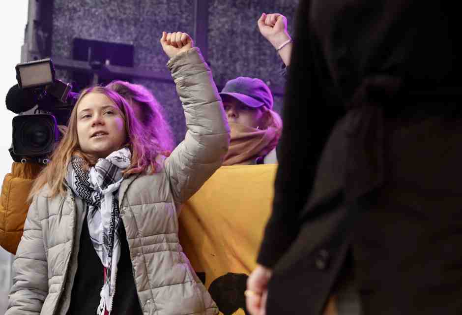 La deriva ecologista. Greta Thunberg molla il clima per la Palestina. Ogni giorno in piazza