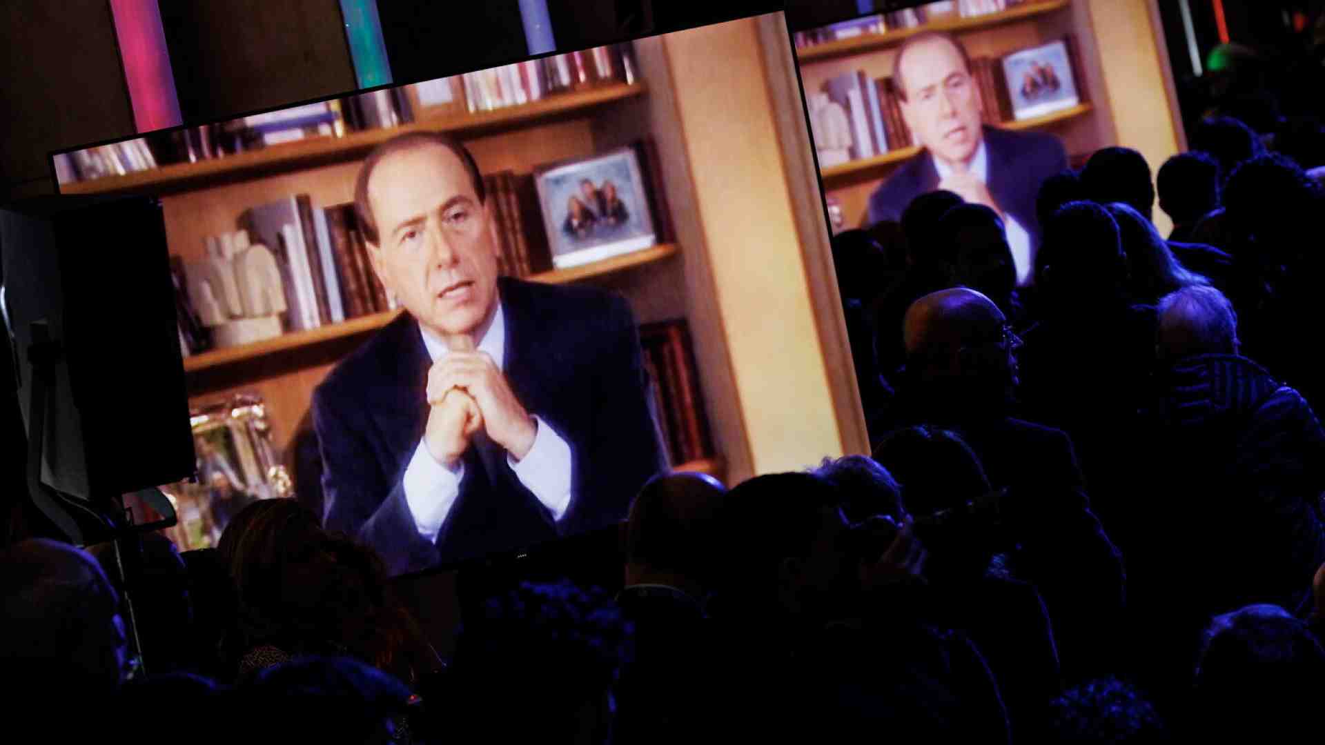 Forza Italia celebra ancora una volta Berlusconi. Gianni Letta incorona Tajani