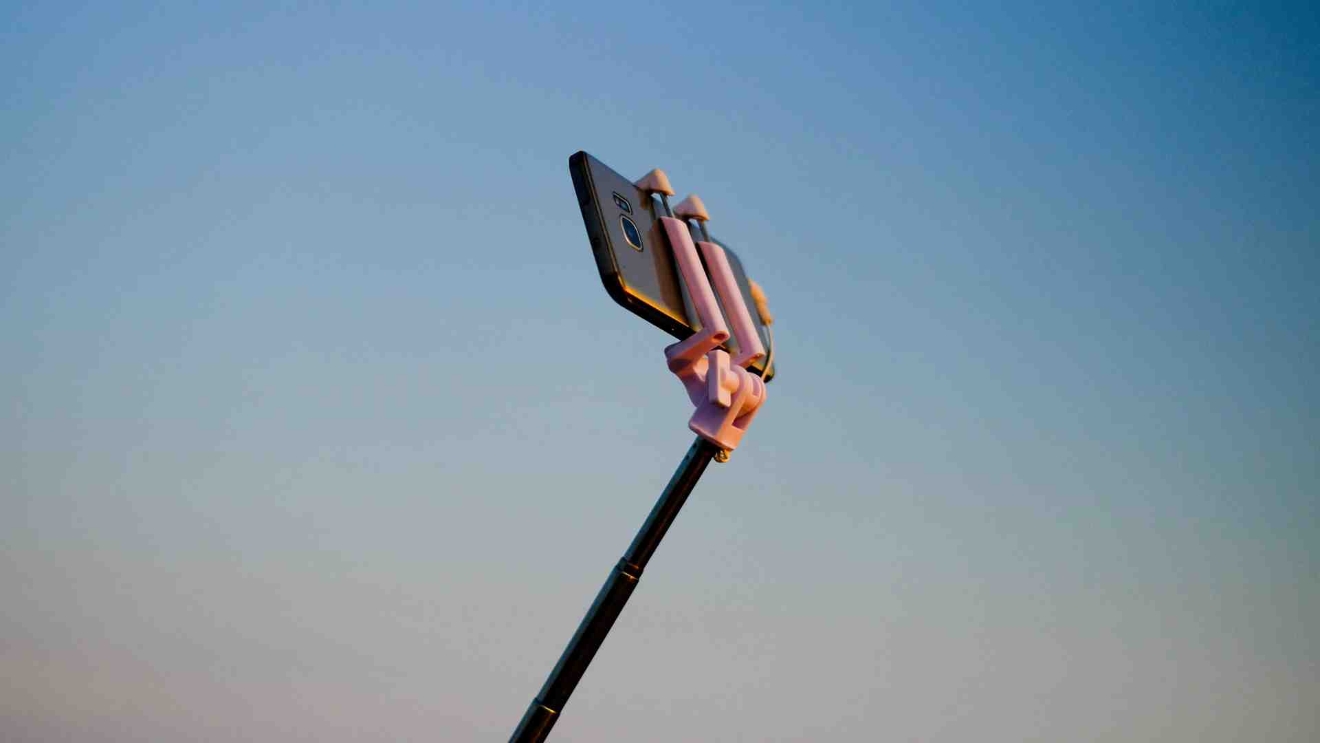 Facce da schiaffi. Il narcisismo che fa più danni del patriarcato