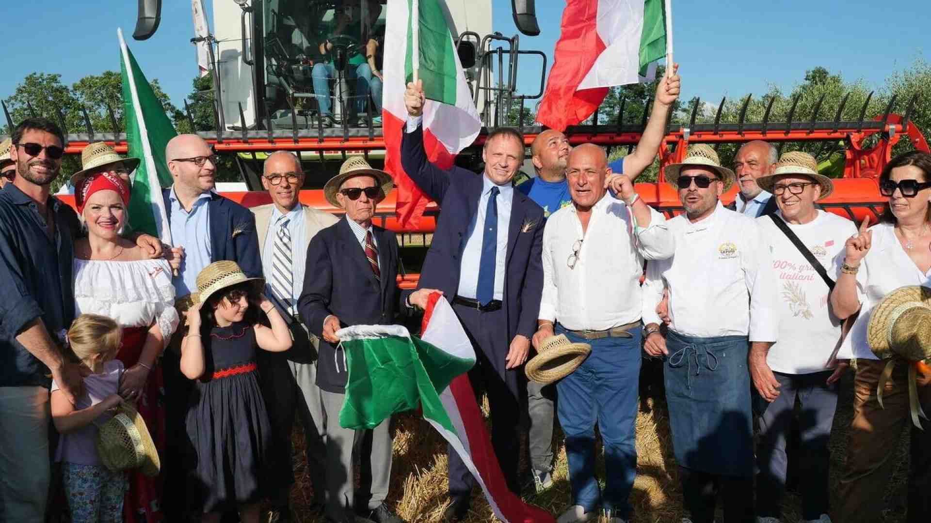 Lo sfogo social di Lollobrigida che strizza l'occhio alle proteste dei contadini