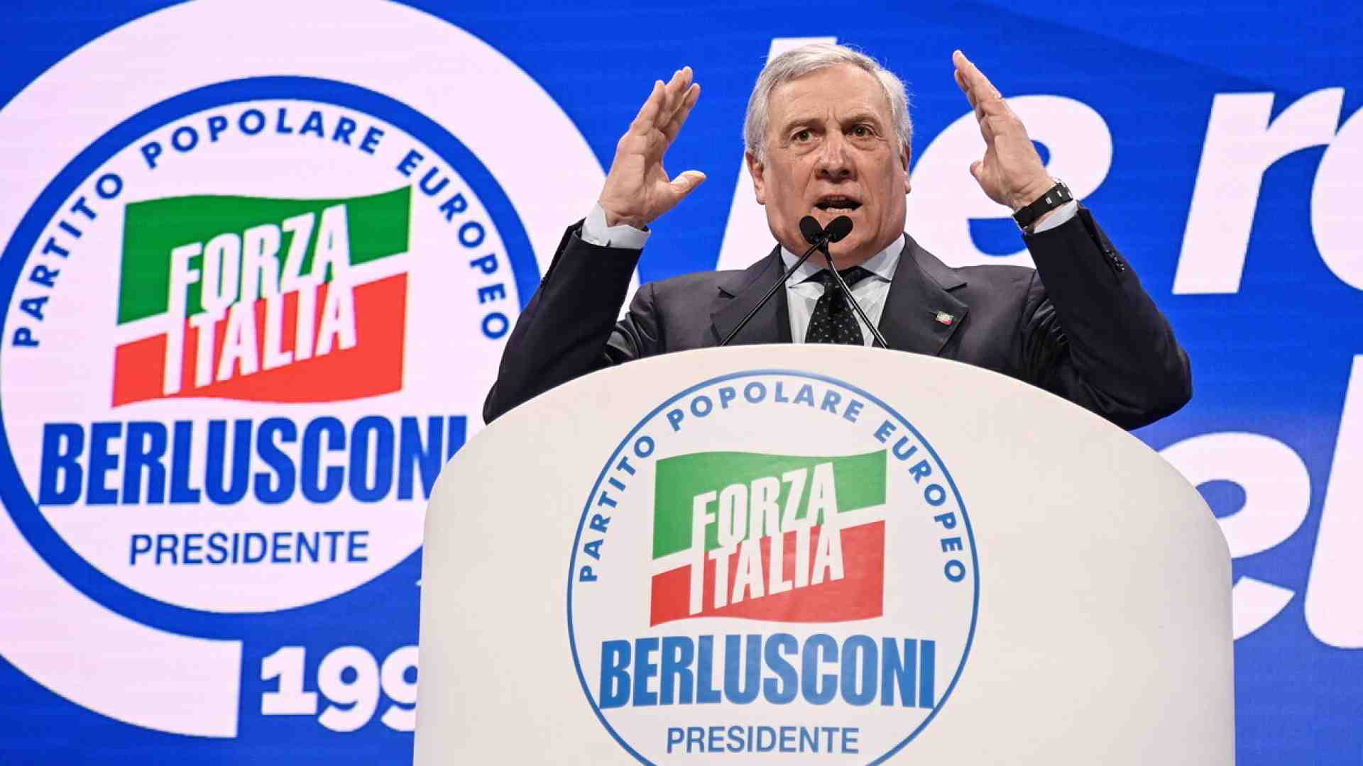 Forza Italia supera la Lega. Salvini giù anche nel gradimento