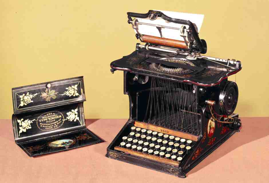 Con la macchina da scrivere nacque il moderno “digitare”. Storia di un’invenzione