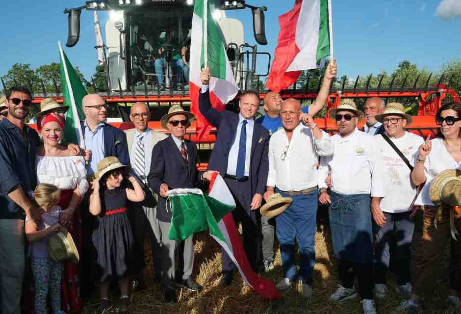 Lo sfogo social di Lollobrigida che strizza l'occhio alle proteste dei contadini