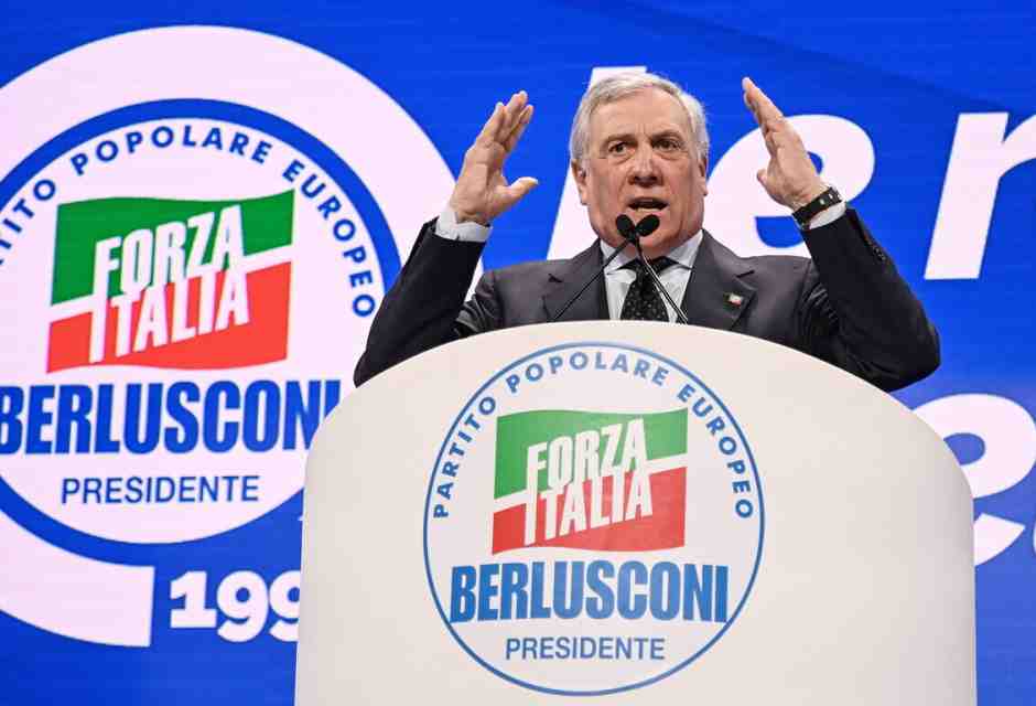 Forza Italia supera la Lega. Salvini giù anche nel gradimento