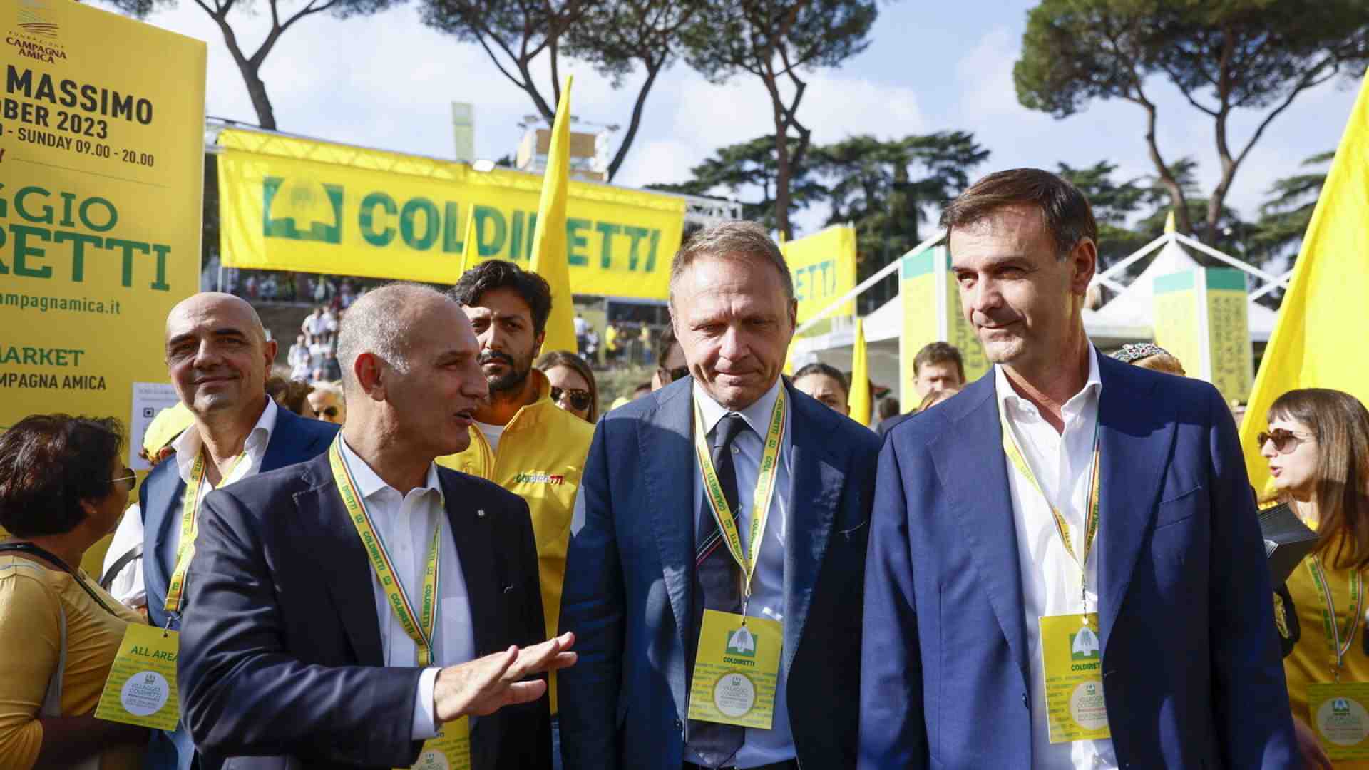 Lollobrigida e il via libera a chi va a comandare col trattore in tangenziale