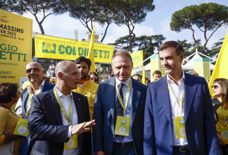 Lollobrigida e il via libera a chi va a comandare col trattore in tangenziale