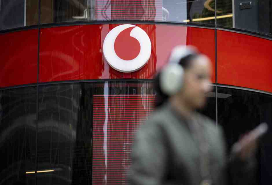 Vodafone rifiuta l'offerta di Iliad ma il risiko delle tlc non è ancora chiuso